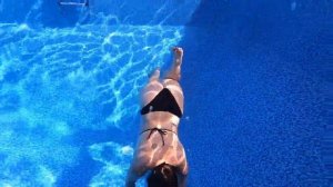 Купание в бассейне