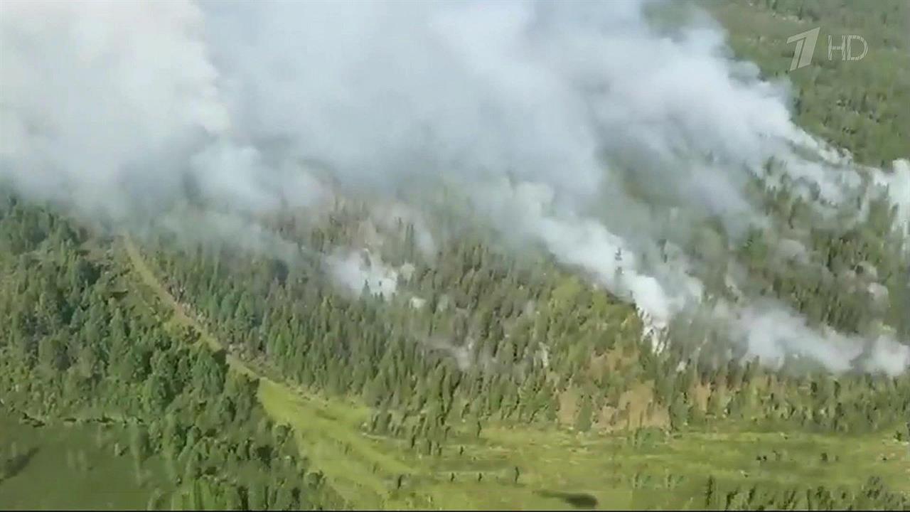 В Якутии природный пожар перекинулся на жилые дома