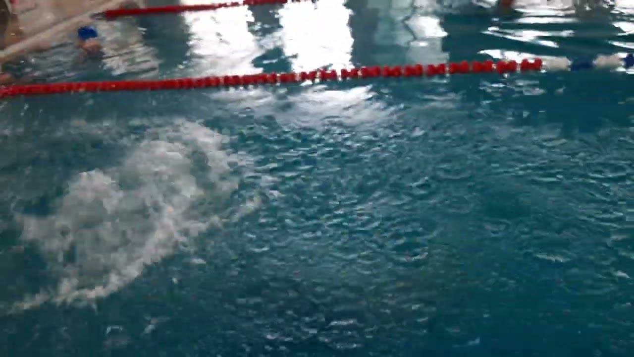 Рома прыгает в воду смотреть онлайн