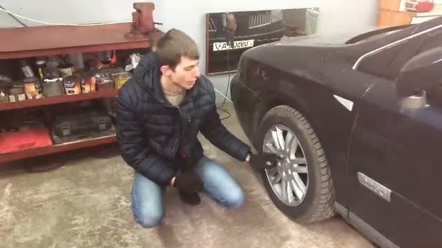 Как открутить закисший болт колеса намного легче! Лайфхак смотреть онлайн