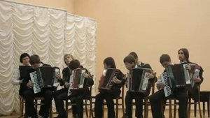 Баянист играет джаз.