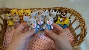 Коллекция вязаных брелков.