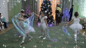 Танец льдинок на новогоднем празднике