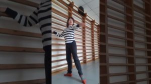 ронд де жамб пар тер в характері польського танцю (Мазурка) 3/5 класи