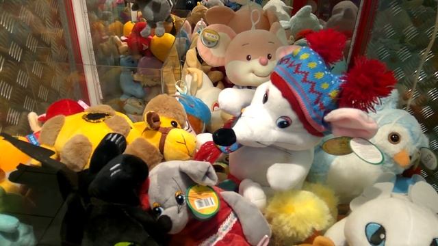 Играю в автомат с Игрушками #11 / Автомат Хватайка / Как достать большую игрушку?! / Мягкая Игрушка смотреть онлайн