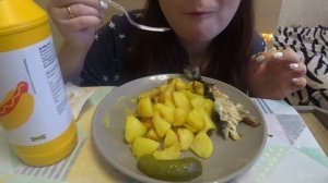 жареная картошечка с солеными огурцами АСМР/СКУМБРИЯ С КАРТОШКОЙ МУКБАНГ/домашняя еда асмр