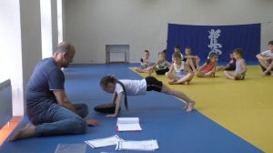 Сдача ГТО. Отжимания. Таня Костенко  7 лет