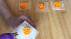 Easy Buttercream Mum - Fall flower Chrysanthemum piping tutorial