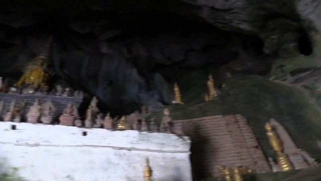 ЛАОС. РЕКА МЕКОНГ. ПЕЩЕРНО-ХРАМОВЫЙ КОМПЛЕКС ПАК ОУ (Pak Ou. Laos)