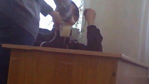 Препод заклеила рот студенту