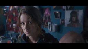 Материнский корабль пришельцев прячется среди метеоритов, чтобы неожиданно вторгнуться на Землю