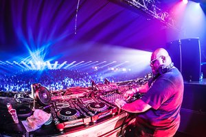 Carl Cox - Live from Melbourne (We Dance As One)