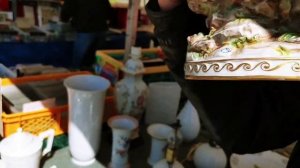 Антикварный рынок как всегда великолепен. Но без приключений не обошлось.