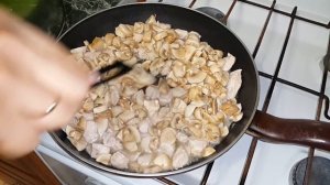 Очень вкусная курица с грибами под сливками
