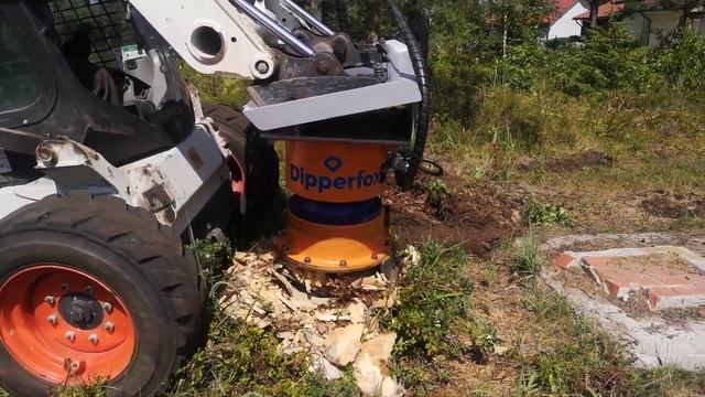 Измельчитель пней DIPPERFOX на базе минипогрузчика