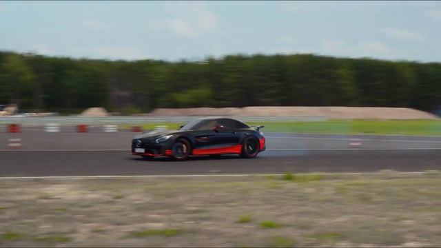 Drifting Mercedes AMG GT-R (Drift from Transformers) 4K смотреть онлайн