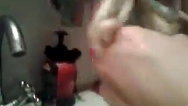 Как обезжирить волосы кукле м.х. (2часть)
