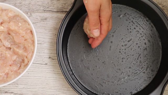 Куриные шарики в сырно-сливочном соусе | Рубленные куриные котлетки, запечённые в духовке