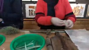 Как делают папирус. На фабрике по изготовлению папируса, Египет