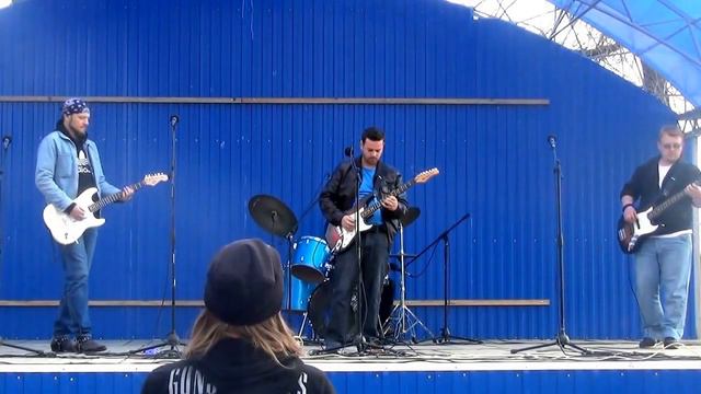 Сельские рокнрольщики дали жару! Шкипер & компания - КОЛОБОК-БЛЮЗ! смотреть онлайн