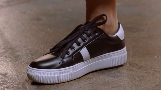 Cecilia Della Peruti & The American Professional Stratocaster HSS | Fender смотреть онлайн