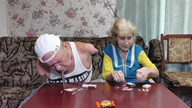 Кто быстрее соберёт спички ЧЕЛЛЕНДЖ ??? смотреть онлайн