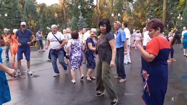 ГАЛИНА! СЧАСТЛИВЫЕ МОМЕНТЫ ИЗ ПАРКА ГОРЬКОГО ХАРЬКОВ ТАНЦЫ смотреть онлайн