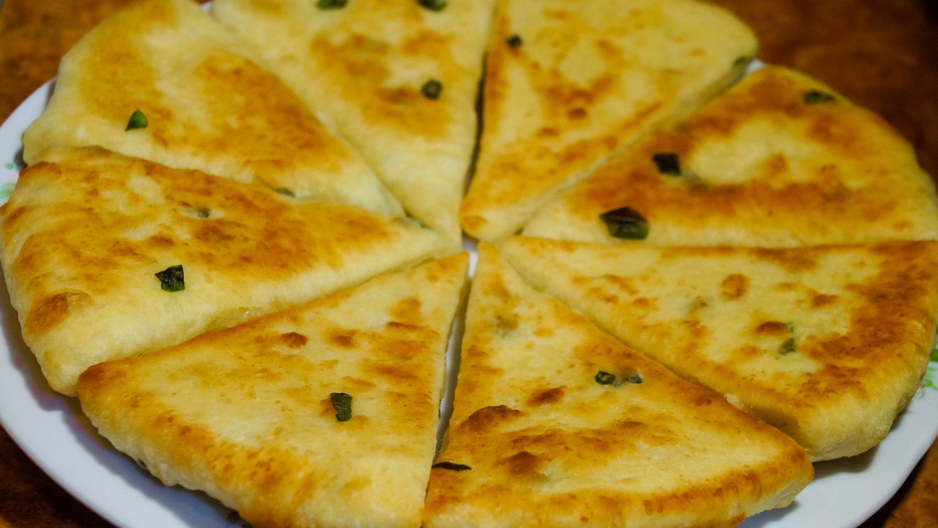 Беру 100 грамм сыра и стакан молока: показываю, как я готовлю вкусные сырные «треугольнички» к чаю. смотреть онлайн