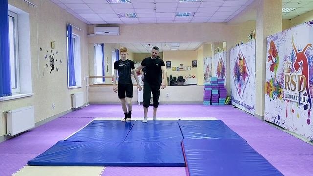 Acrobatics - Акробатика, прыжки, учимся прыгать стрекосат
