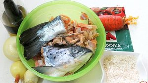 Бульон из головы и обрезков лосося с рисом