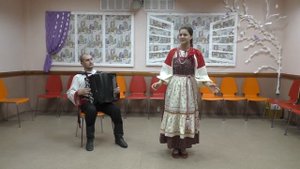 "Девка бельё мыла" - плясовая песня Вологодской области. Кислицина Екатерина (15 лет).