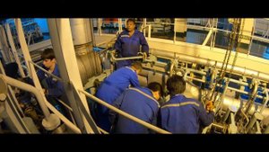 Вся суть работы судового механика в одном видео