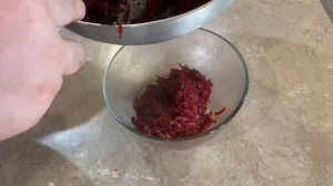 САЛАТ ИЗ СВЕКЛЫ С ЖАРЕНЫМ ЛУКОМ ! ПРОСТО, БЮДЖЕТНО И ВКУСНО!!!