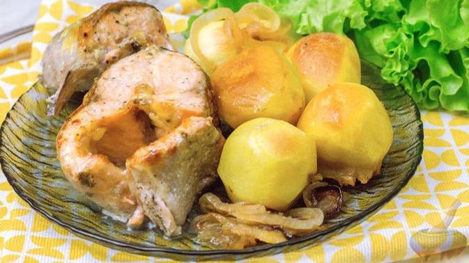 Праздничная вкуснятина.
ФОРЕЛЬ, ЗАПЕЧЁННАЯ С КАРТОФЕЛЕМ