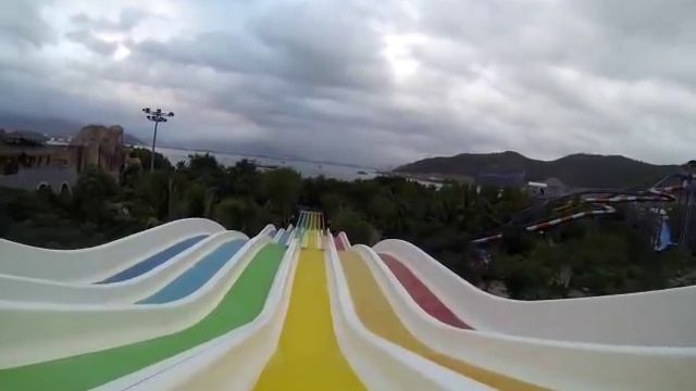 Аква парк Винперл, Вьетнам. Первая прямая водная горка. смотреть онлайн