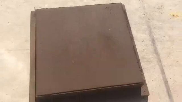 Производство Вибропрессованной  тротуарной плитки 40х40х5см. На вибропрессе кондор