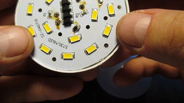 Что внутри светодиодных "китайских" ламп. смотреть онлайн