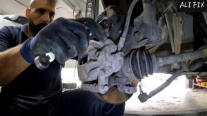 замена сайлентблока рычага и тормозных колодок... nissan sunny 2012 - 2017 #подвеска #ходовая