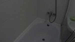 Чем перекрыть зазор между ванной и плиткой