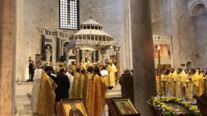 Праздничная служба в базилике Святителя Николая. Город Бари, Италия 2017
