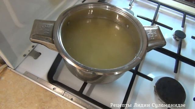 ЗЕЛЕНЫЙ БОРЩ СО ЩАВЕЛЕМ, ЗЕЛЕНЬЮ И ЯЙЦОМ