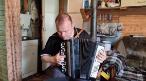 Вальс "Под небом Парижа" и "Французский вальс" в исполнении Павла Сивкова (баян) в гостях у Михаила