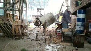 Вы такого не видели! Бесшумная самодельная бетономешалка легко мешает большое количество раствора
