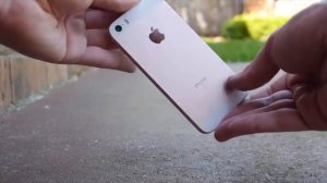 краш тест айфон SE против айфон 5s