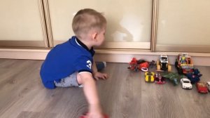 Обзор  машинок. Все машины крутые. Монстр трак, гонка, Ауди, мерседес, форд и многие другие