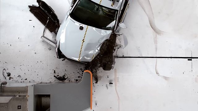 2016 Audi A6 driver-side small overlap IIHS crash test смотреть онлайн