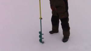 Аккумуляторный ледобур своими руками. Испытание. Мокрый лёд.