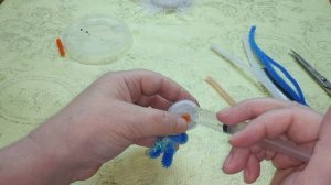 Дед мороз и снегурочка из синильной проволоки.