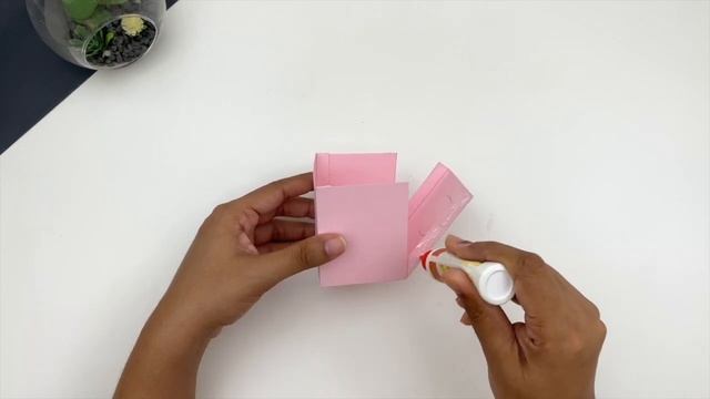 DIY MINI PAPER DUSTBIN / Paper Crafts For School / Paper Craft / Easy Paper Trash bin / Organizer смотреть онлайн