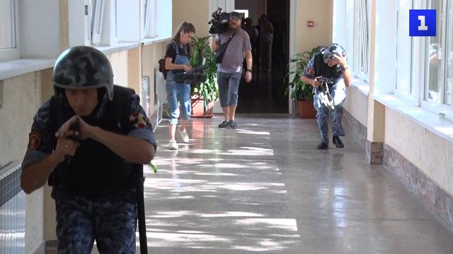 В школе № 15 отработали действия при террористической угрозе смотреть онлайн